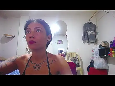 Snapshot of harry_lia_ chatting on 12-03-25, 07:45 harry lia online show from 12-03-25, 07:45