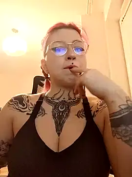 Snapshot of divine_eve chatting on 02-28-25, 04:10 divine eve online show from 02-28-25, 04:10