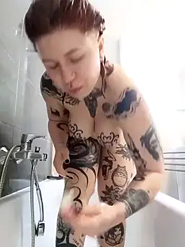 divine eve online show from 12-19-25, 09:49