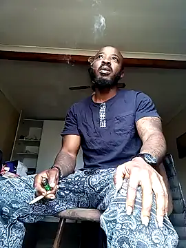 Snapshot of Goodsense chatting on 12-17-24, 05:40 Goodsense online show from 12-17-24, 05:40