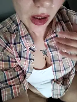 Snapshot of Dulcemelodia chatting on 11-12-25, 02:23 Dulcemelodia online show from 11-12-25, 02:23