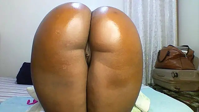 Petitiebooty online show from 01-08-26, 06:16