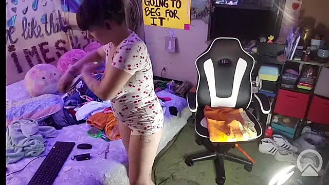 Snapshot of Cloud_Master9 chatting on 10-05-25, 07:17 Cloud Master9 online show from 10-05-25, 07:17