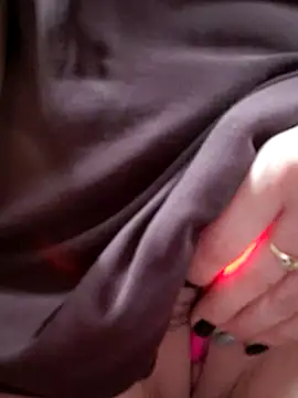 Snapshot of Cloud_Master9 chatting on 11-02-25, 11:12 Cloud Master9 online show from 11-02-25, 11:12