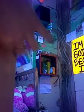 Snapshot of Cloud_Master9 chatting on 11-25-25, 12:43 Cloud Master9 online show from 11-25-25, 12:43