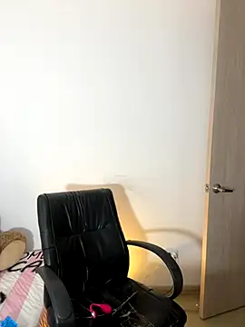 Snapshot of Alanna_atm_ chatting on 11-19-25, 04:40 Alanna atm online show from 11-19-25, 04:40