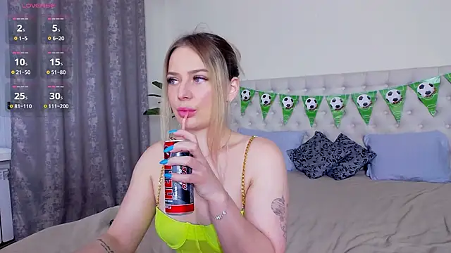 TamarraFox online show from 07-19-26, 03:54