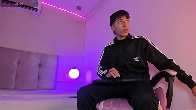 Snapshot of AlessandroDybala chatting on 02-02-25, 12:24 AlessandroDybala online show from 02-02-25, 12:24