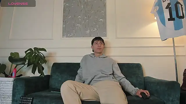Snapshot of AlessandroDybala chatting on 03-08-25, 03:13 AlessandroDybala online show from 03-08-25, 03:13