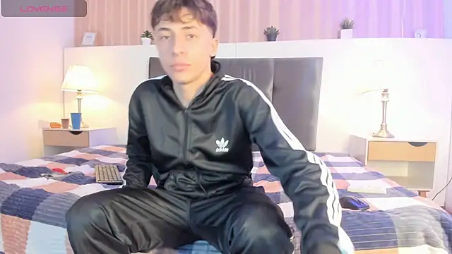 Snapshot of AlessandroDybala chatting on 03-10-25, 03:41 AlessandroDybala online show from 03-10-25, 03:41