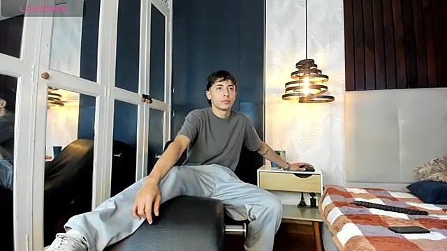 Snapshot of AlessandroDybala chatting on 03-13-25, 03:50 AlessandroDybala online show from 03-13-25, 03:50