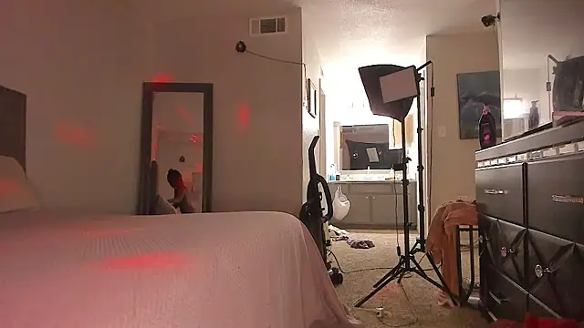 yiauana online show from 04-19-26, 12:04