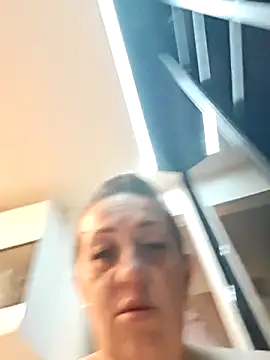 AvaLloyd online show from 04-11-26, 03:00