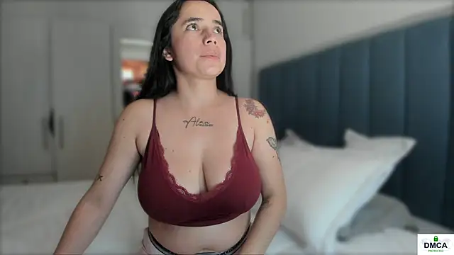 Snapshot of _Susiee_ chatting on 02-08-25, 12:49 Susiee online show from 02-08-25, 12:49