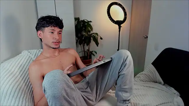 dimitri targaryen online show from 12-31-24, 04:49