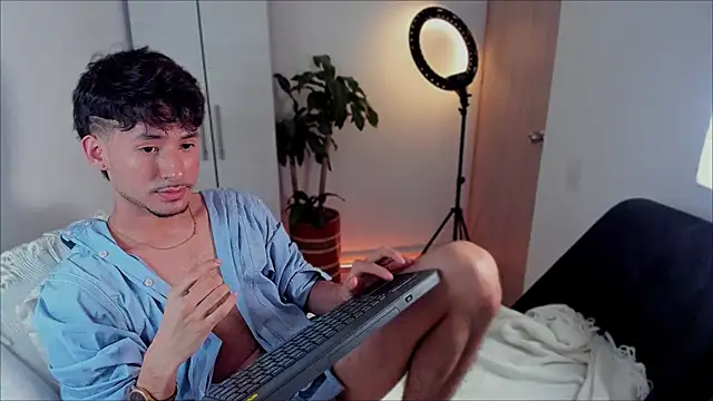 dimitri targaryen online show from 01-08-25, 03:40