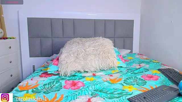 Snapshot of nicolaskan chatting on 05-13-26, 03:42 nicolaskan online show from 05-13-26, 03:42