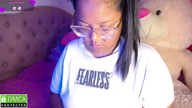 Snapshot of KittyHot20 chatting on 12-17-25, 05:19 KittyHot20 online show from 12-17-25, 05:19