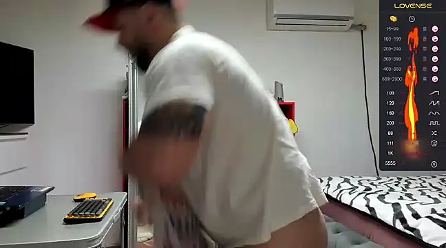 Snapshot of supermanboy94 chatting on 01-11-25, 02:41 supermanboy94 online show from 01-11-25, 02:41