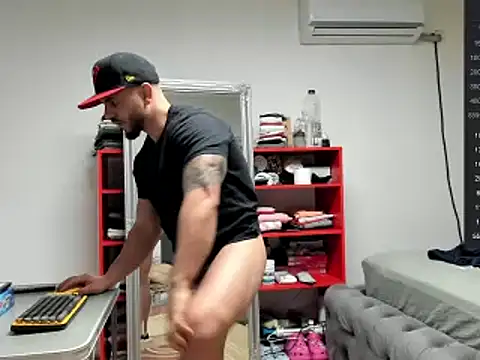 Snapshot of supermanboy94 chatting on 02-03-25, 10:03 supermanboy94 online show from 02-03-25, 10:03