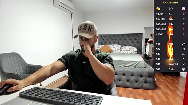 Snapshot of supermanboy94 chatting on 10-13-25, 05:29 supermanboy94 online show from 10-13-25, 05:29