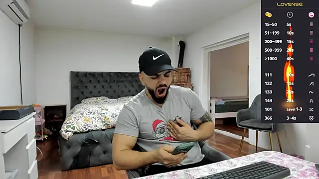 Snapshot of supermanboy94 chatting on 01-12-26, 06:51 supermanboy94 online show from 01-12-26, 06:51