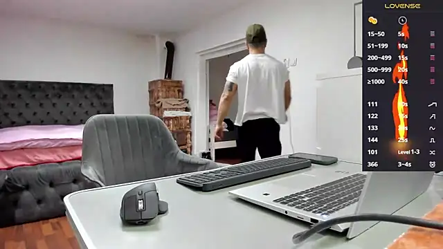 Snapshot of supermanboy94 chatting on 02-25-26, 06:34 supermanboy94 online show from 02-25-26, 06:34