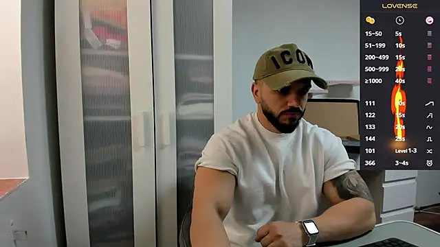 Snapshot of supermanboy94 chatting on 03-11-26, 06:30 supermanboy94 online show from 03-11-26, 06:30