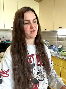 Karolina llove online show from 10-13-25, 11:10