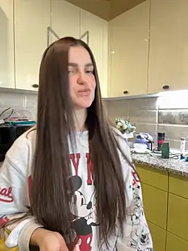 Karolina llove online show from 10-14-25, 01:12