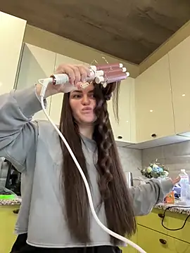 Karolina llove online show from 10-17-25, 10:07