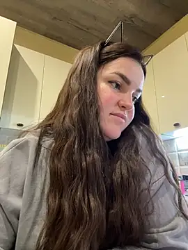 Karolina llove online show from 10-18-25, 07:36