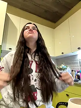 Karolina llove online show from 10-19-25, 08:20