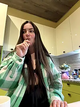 Karolina llove online show from 10-22-25, 12:00