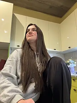 Karolina llove online show from 10-23-25, 07:45