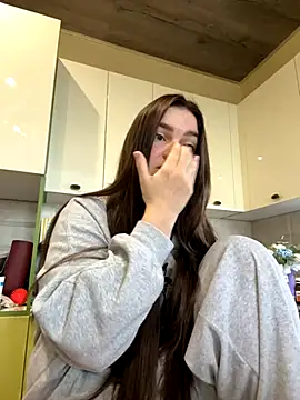 Karolina llove online show from 10-28-25, 07:23