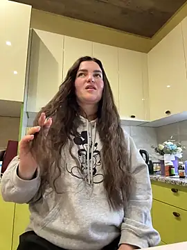 Karolina llove online show from 10-29-25, 10:44