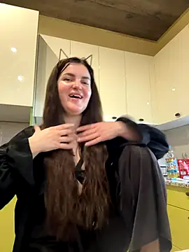 Karolina llove online show from 10-30-25, 02:07