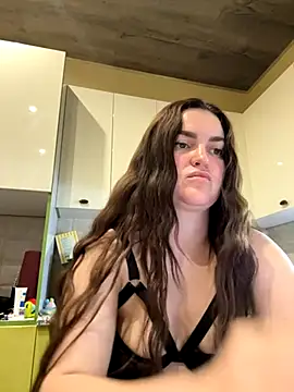 Karolina llove online show from 11-16-25, 08:36