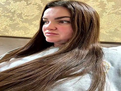 Karolina llove online show from 11-25-25, 11:21