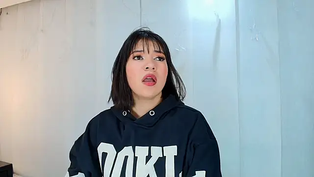 lina bedoya  online show from 09-12-25, 11:32