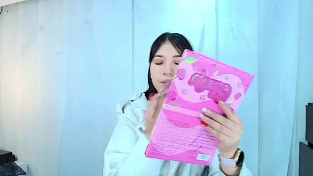 lina bedoya  online show from 10-11-25, 11:42