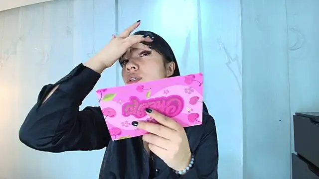 lina bedoya  online show from 12-15-25, 11:47