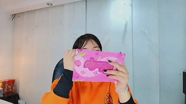 lina bedoya  online show from 12-18-25, 11:38