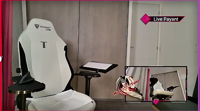 Snapshot of MissSweetYumi chatting on 01-28-25, 06:07 MissSweetYumi online show from 01-28-25, 06:07