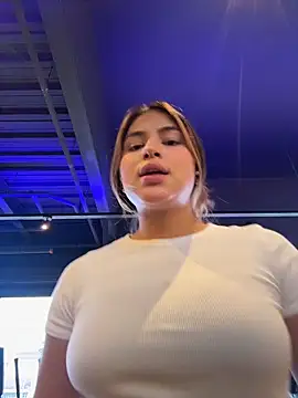 SaraParisi online show from 10-31-25, 05:36