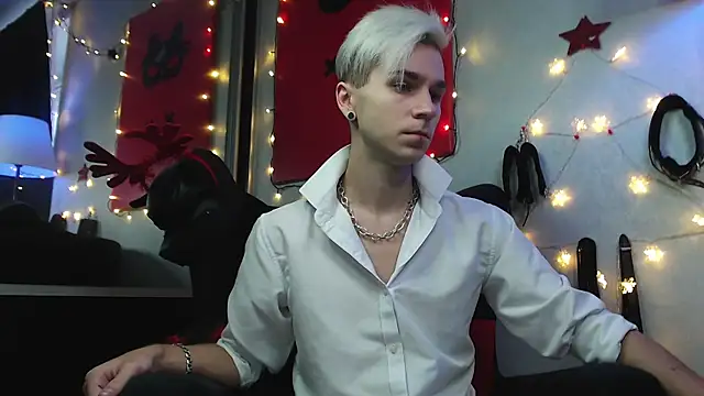 Snapshot of Joseph__Quinn chatting on 12-24-24, 08:22 Joseph Quinn online show from 12-24-24, 08:22