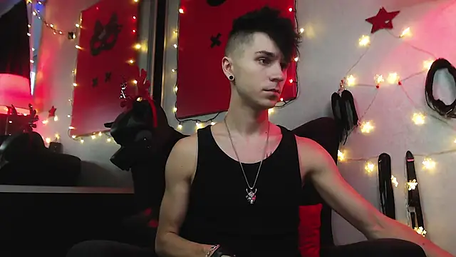 Snapshot of Joseph__Quinn chatting on 12-27-24, 12:45 Joseph Quinn online show from 12-27-24, 12:45