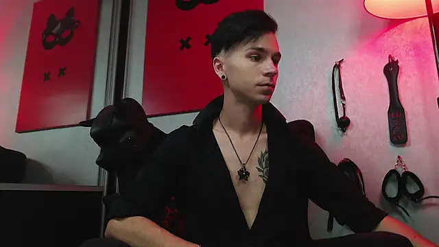 Snapshot of Joseph__Quinn chatting on 03-07-25, 08:13 Joseph Quinn online show from 03-07-25, 08:13