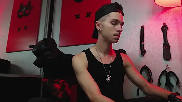 Snapshot of Joseph__Quinn chatting on 03-14-25, 09:03 Joseph Quinn online show from 03-14-25, 09:03